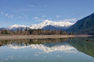 lake-and-mountains